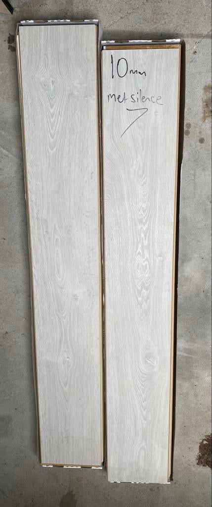 Laminaat wit houtlook 10,2mm met geluidsdemper (3,4m2), Wit, Nieuw, Ophalen of Verzenden, Minder dan 10 m²