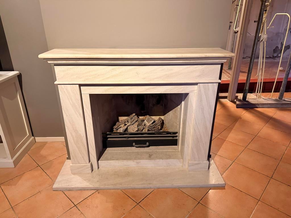 Mooie marmeren schouw voor kachel of haard, Huis en Inrichting, Haarden, Ophalen, Gebruikt, Vrijstaande haard, Gashaard