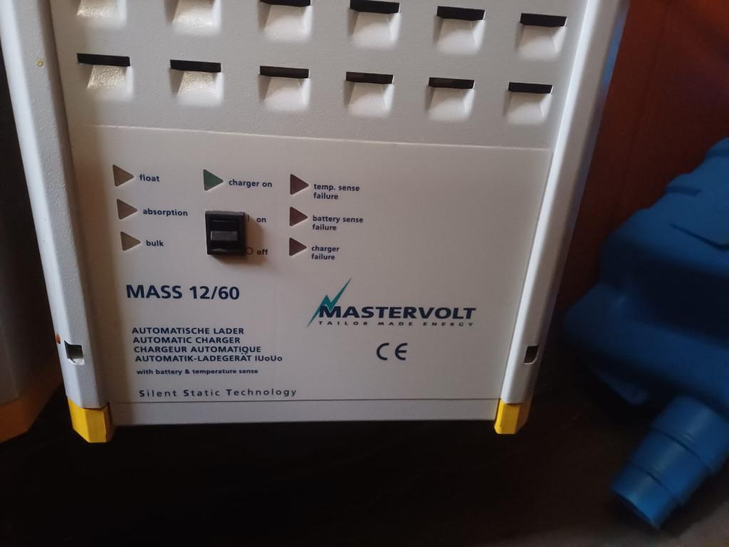 Mastervolt 12V acculader - MAS 12/60 met sensor en bediening, Ophalen, Zo goed als nieuw, Motor en Techniek