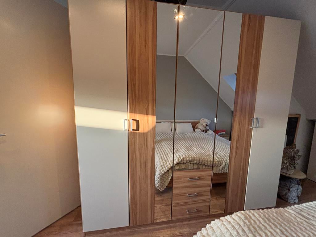 Complete slaapkamer: bed, matras, nachtkastjes, kledingkast, Ophalen, Gebruikt, Tweepersoons