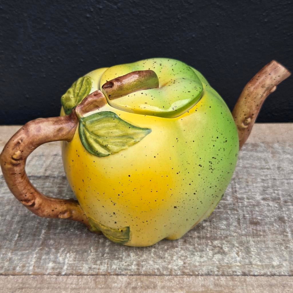 Brocante Aardewerk Theepot in Appelvorm, Ophalen of Verzenden