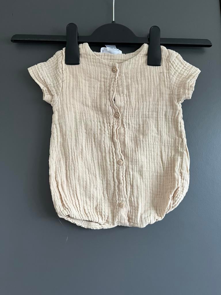 Beige basic effen jumpsuit / playsuit / pakje, maat 62 Zara, Ophalen of Verzenden, Zo goed als nieuw, Meisje, Pakje