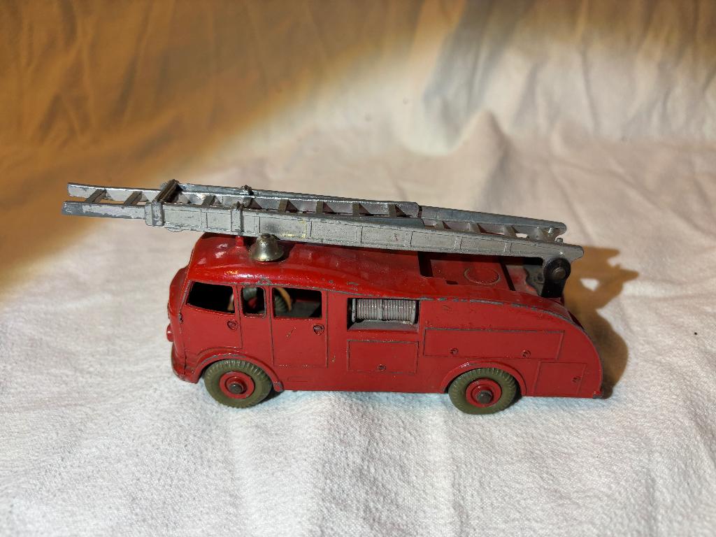 Vintage Dinky Toys - Streamlined Fire Engine (Meccano Ltd), Antiek en Kunst, Ophalen