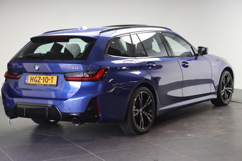 BMW 3 Serie Touring 330i xDrive High Executive M Sport Autom, Auto's, 1998 cc, 4 cilinders, Met garantie (alle), Blauw