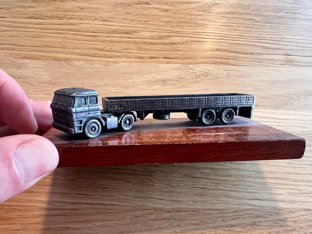 DAF Stalen Miniatuur Truck op Houten Plaatje, Gebruikt, 1:50 of kleiner, Truck, Ophalen