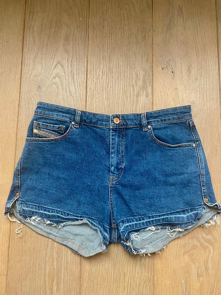 DIESEL Korte Spijkerbroek mt 30 Korte broek Jeans Z.g.a.n., Ophalen of Verzenden, Zo goed als nieuw, Zwart, W30 - W32 (confectie 38/40)