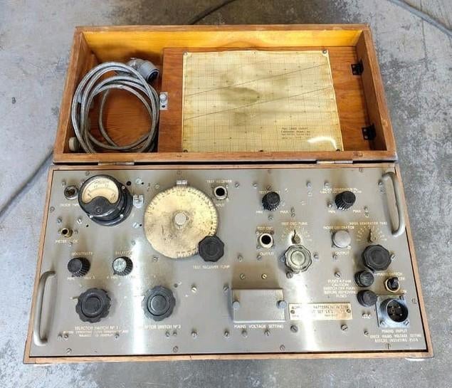 Admiralty Pattern W5799 Test Set SE2, 1945 radio radar, Verzamelen, Ophalen, Nederland, Embleem of Badge