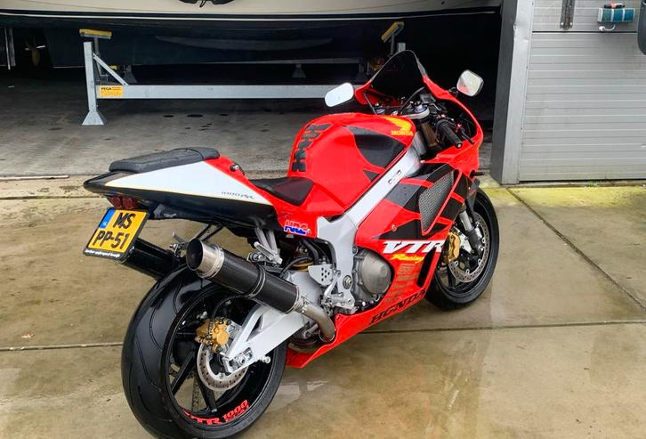 Honda VTR SP1 - Delkevic dempers carbon voor/achterspadbord, Motoren, Motoren | Honda, Particulier, Super Sport, meer dan 35 kW