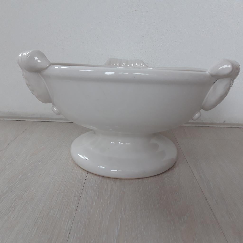 Brocante grote witte schaal met leeuwenkopjes, Ophalen, Porselein of Keramiek, Schaal, Rond