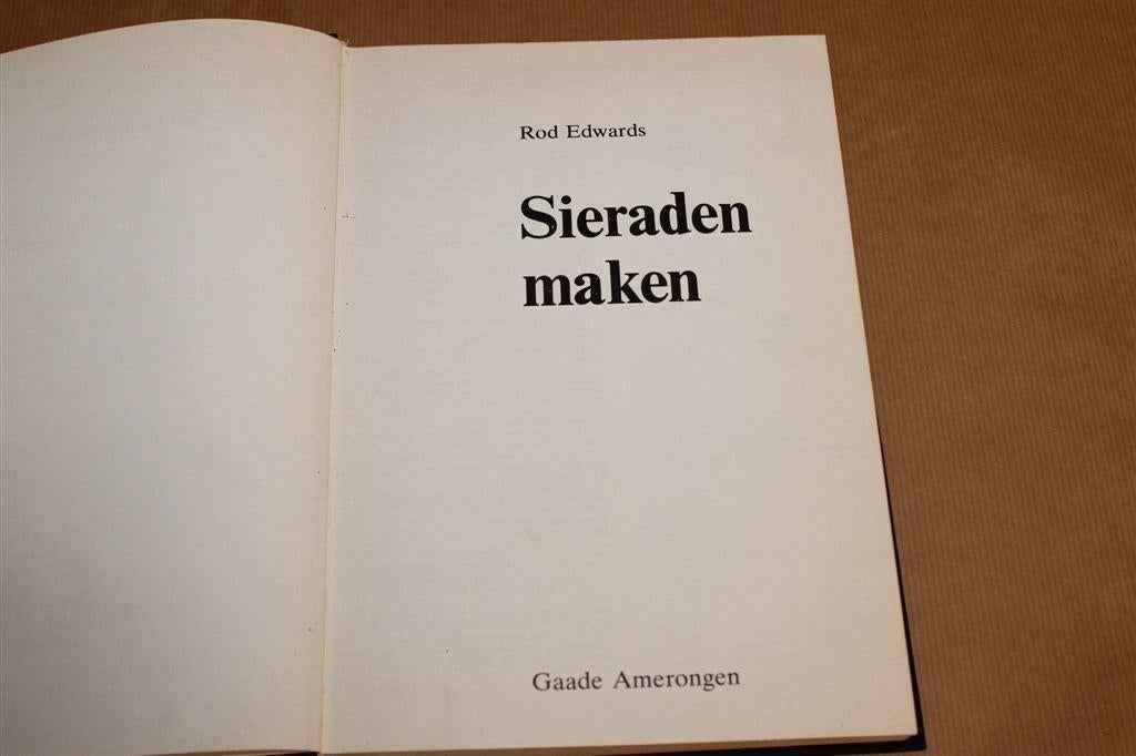 Sieraden Maken — Vintage Handboek Edelsmeden 1978, Ophalen of Verzenden, Gelezen