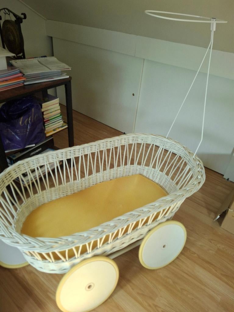 Rotan wieg, Ophalen, Gebruikt, Wieg
