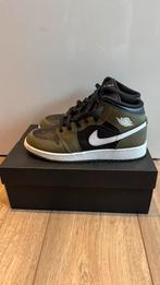 Als nieuw: Nike Air Jordan mid black white olive mt 40, Ophalen of Verzenden, Zo goed als nieuw, Overige kleuren
