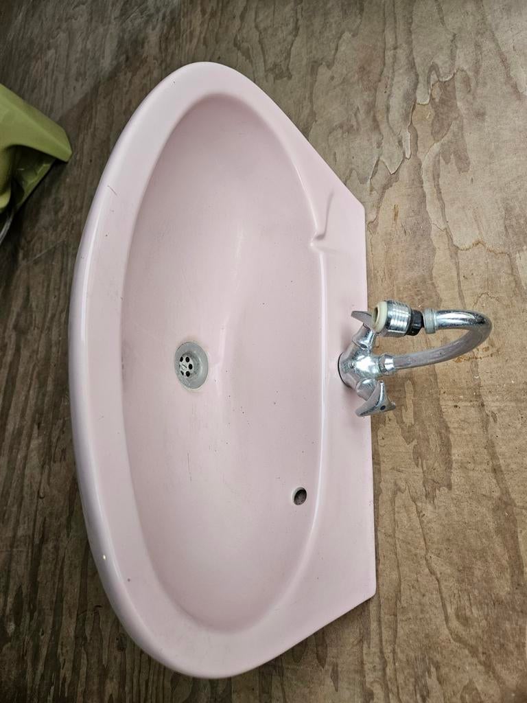 Retro wastafel met kraan oud roze, Ophalen, Gebruikt, Wastafel