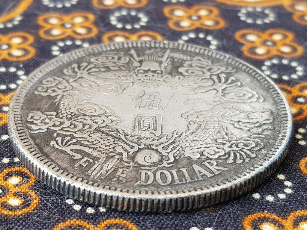 Mooie oude Chinese Five Dollar munt van zilverbrons 4,4 cm., Antiek en Kunst, Ophalen of Verzenden
