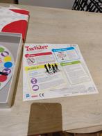 Twister spel - Het bekende spel met 2 extra moves!, Vijf spelers of meer, Ophalen of Verzenden, Zo goed als nieuw, Hasbro European Services, 4 The Square, Stockley Park, Uxbridge, Middlesex, UB11 1ET, UK
