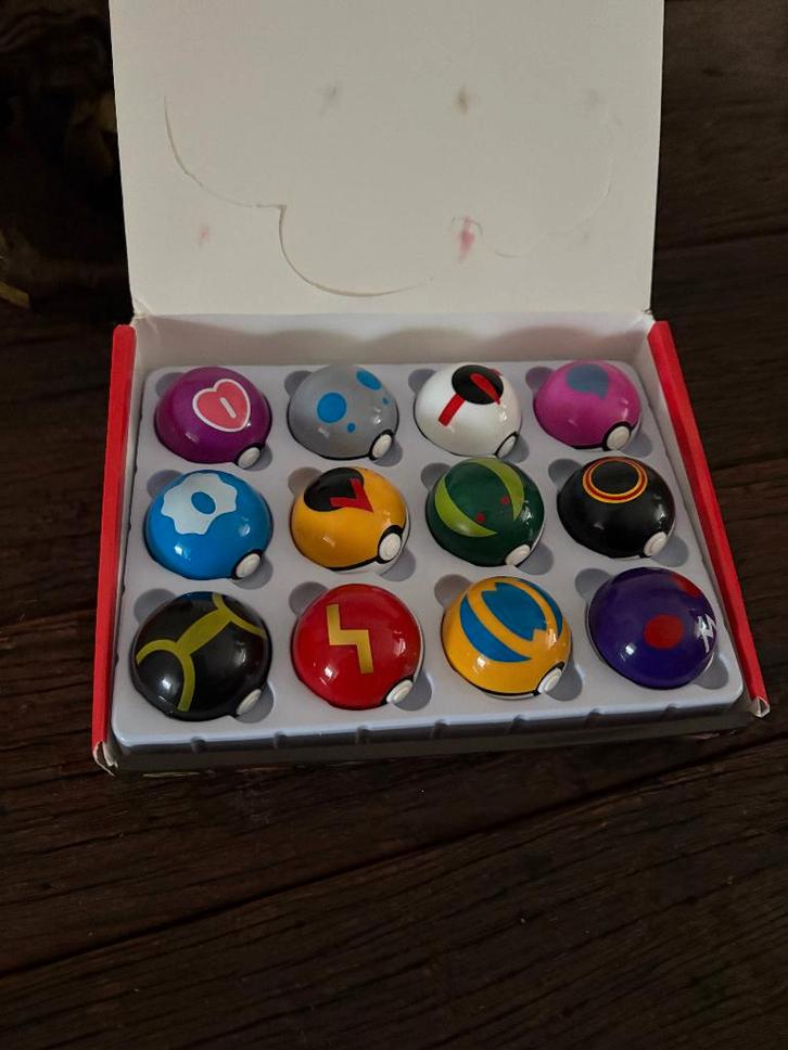 Pokemon Balls Petelf Go, Nieuw 12 Ballen met Popjes erin, Hobby en Vrije tijd, Verzamelkaartspellen | Pokémon, Nieuw, Ophalen of Verzenden