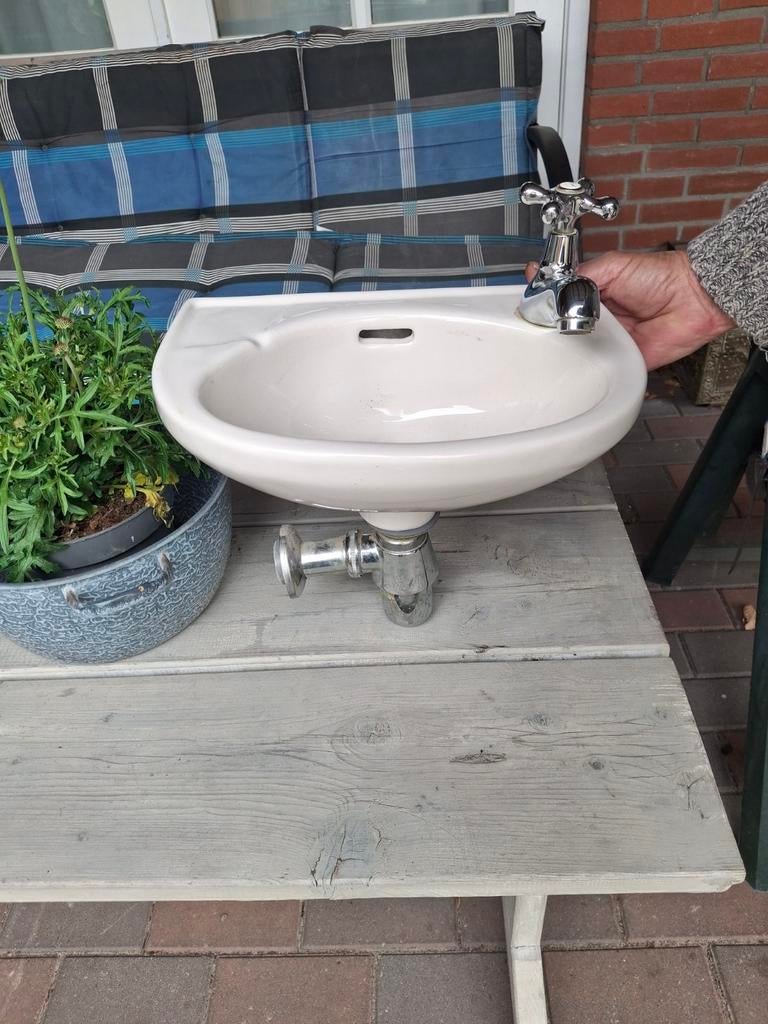 Toilet fonteintje, Ophalen, Gebruikt, Overige typen, Minder dan 25 cm