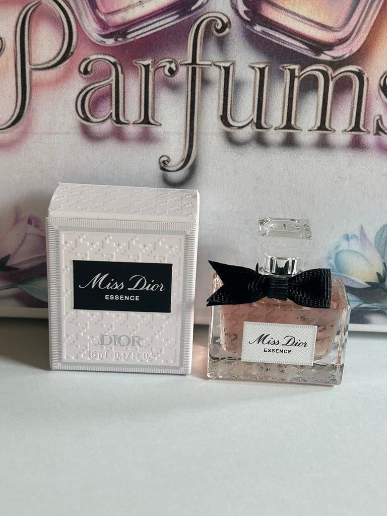 Miss dior essence miniature 5ml parfum, Ophalen of Verzenden, Nieuw, Miniatuur, Gevuld