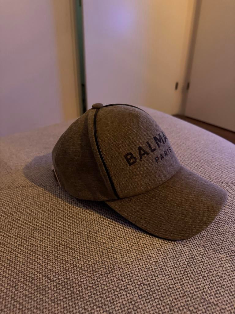 Balmain pet, Verzenden, Zo goed als nieuw, One size fits all, Pet