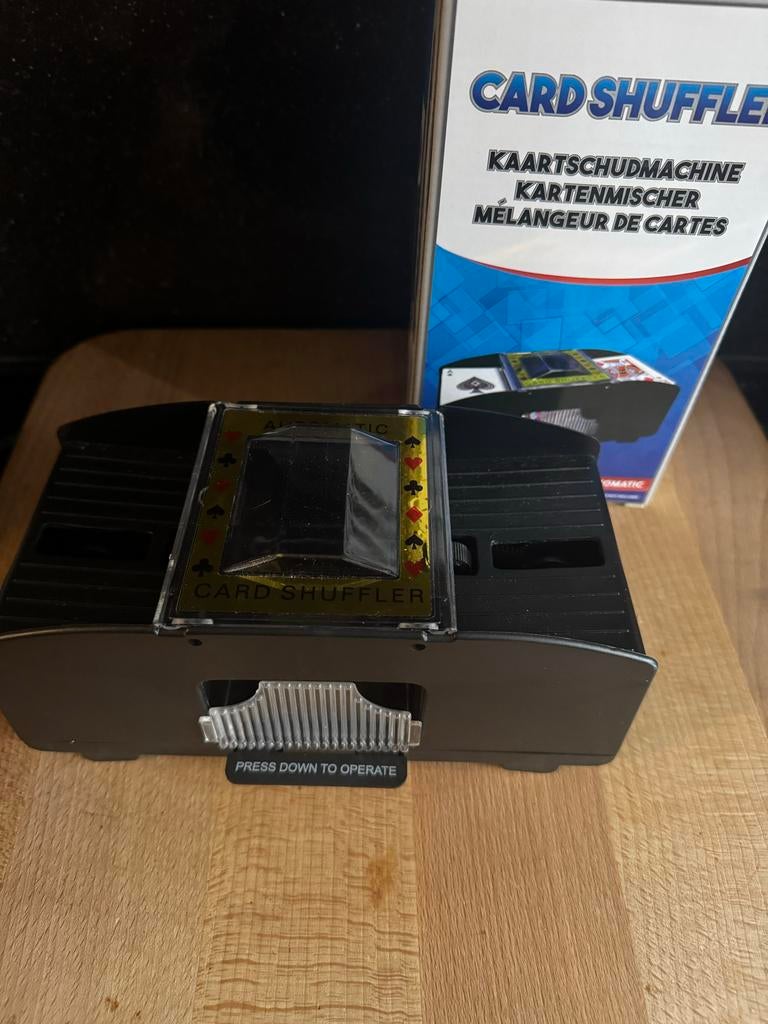Kaartenschudmachine - Perfect voor kaartspellen!, Een of twee spelers, Ophalen of Verzenden, Zo goed als nieuw