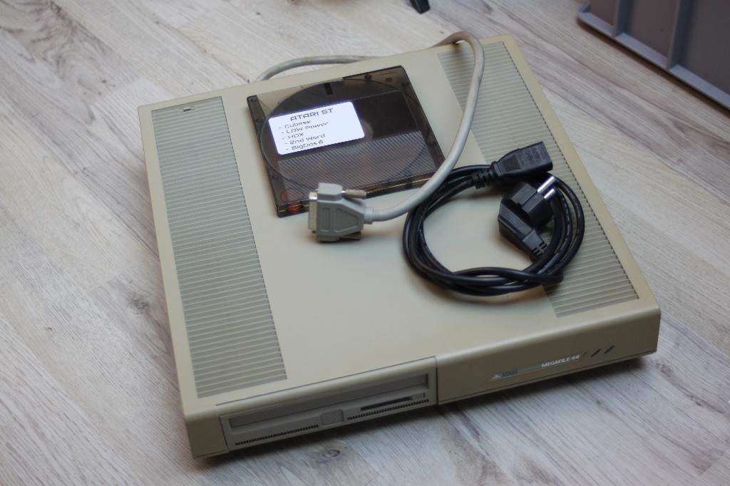Atari Megafile 44 Harddisk ( Zeldzaam )., Computers en Software, Verzenden, Atari