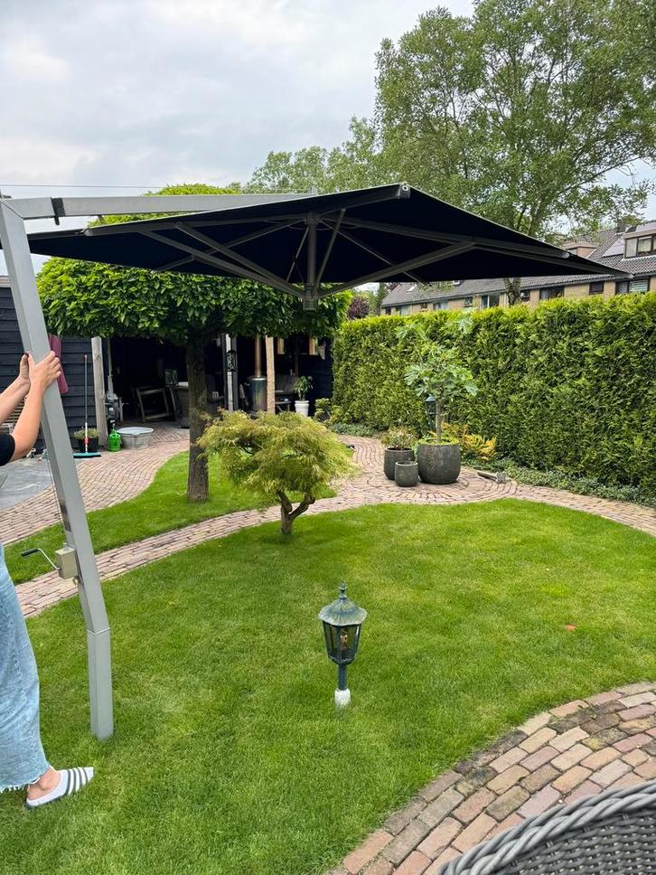 Borek Capri 350x350 zweef parasol, Tuin en Terras, Parasols, Zo goed als nieuw, Zweefparasol, Ophalen