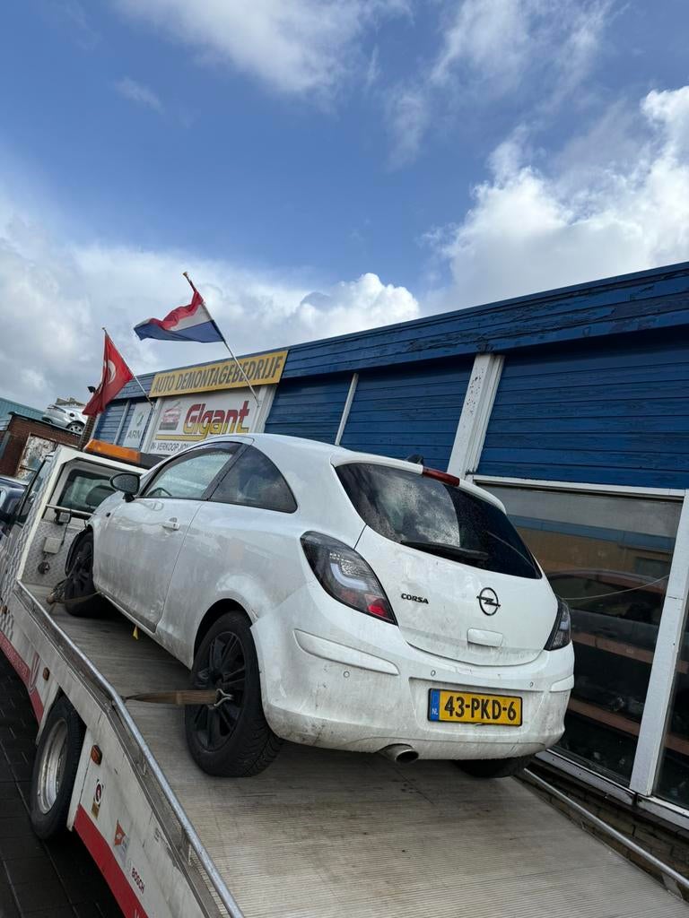 Opel corsa d 2011 in onderdelen te koop, Auto-onderdelen, Carrosserie en Plaatwerk, Ophalen of Verzenden, Opel, Motorkap