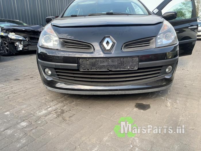 Voorbumper van een Renault Clio (NV676), Auto-onderdelen, Gebruikt, -, Renault, -