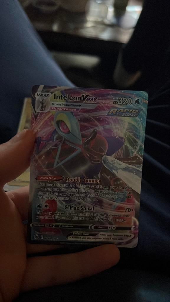 Inteleon Vmax, Hobby en Vrije tijd, Verzamelkaartspellen | Pokémon, Ophalen of Verzenden, Zo goed als nieuw