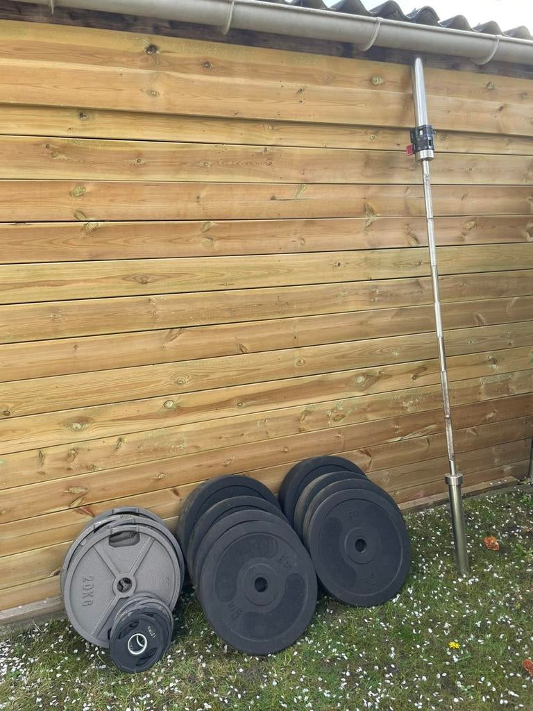Olympische barbell (20kg) + 192,5kg schijven, Sport en Fitness, Fitnessmaterialen, Ophalen, Zo goed als nieuw