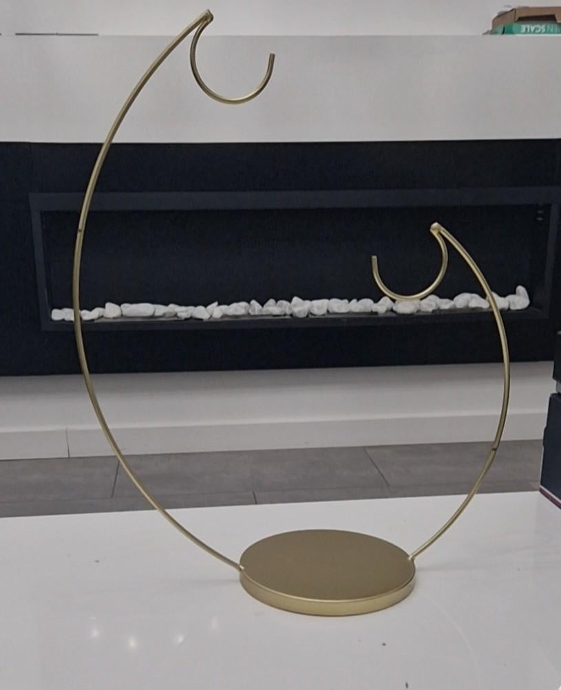 Gouden houder voor decoratie of kettingen, Ophalen