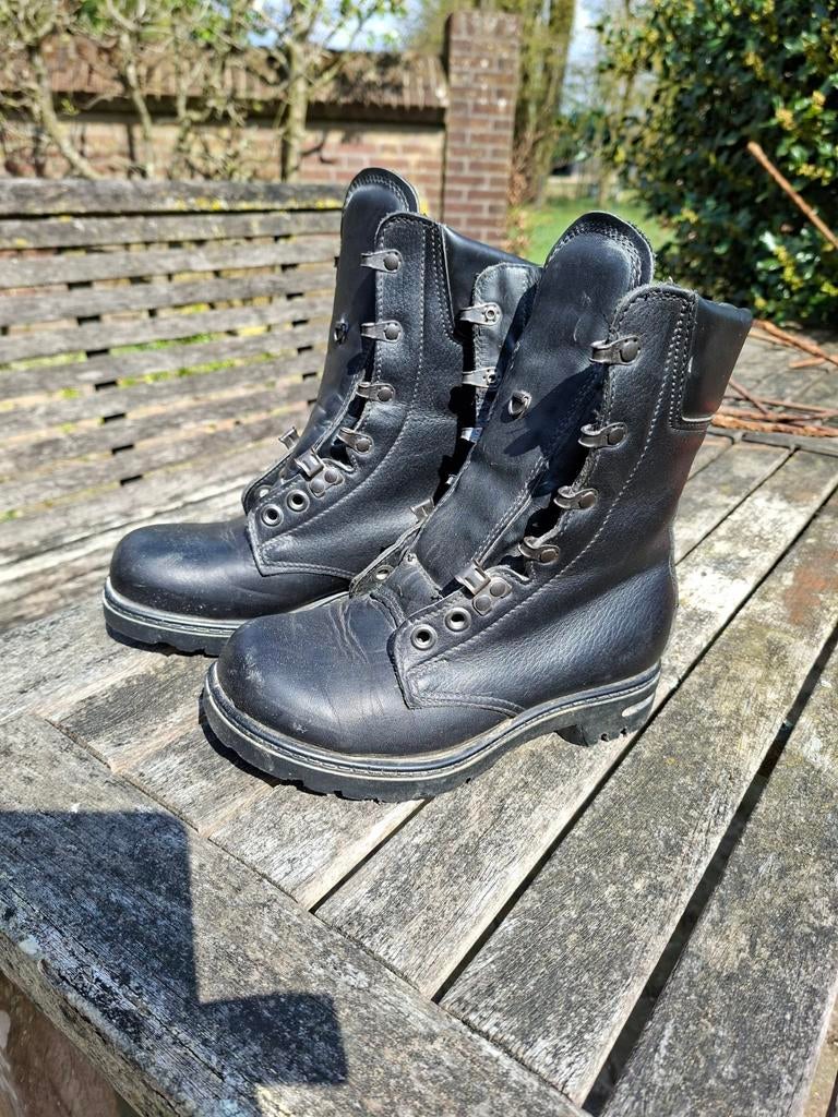 Leren leger kistjes, Ophalen