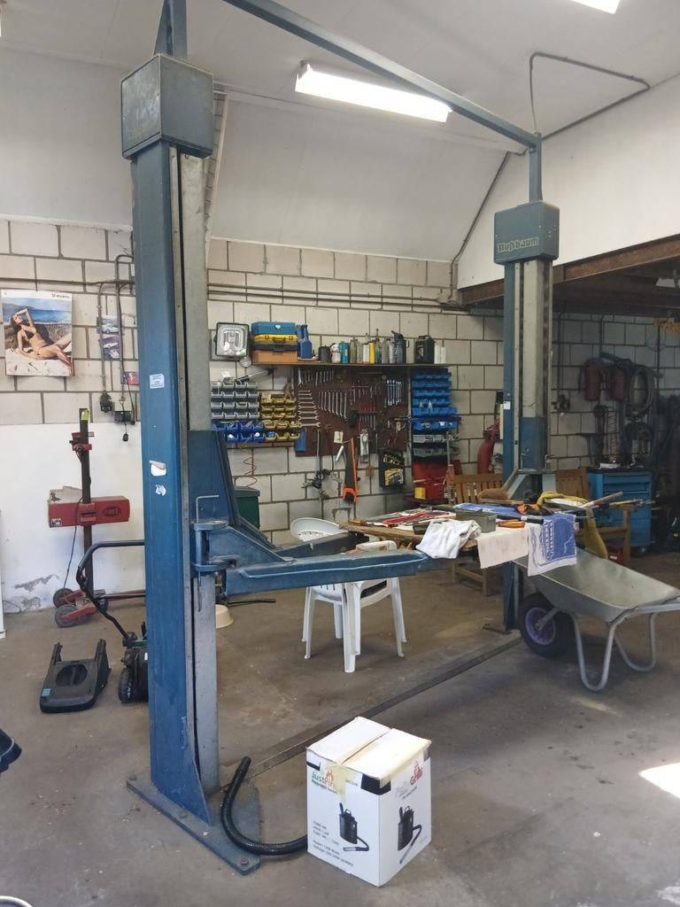 Hüffbaum 2-koloms hefbrug voor auto's, Ophalen, Gebruikt