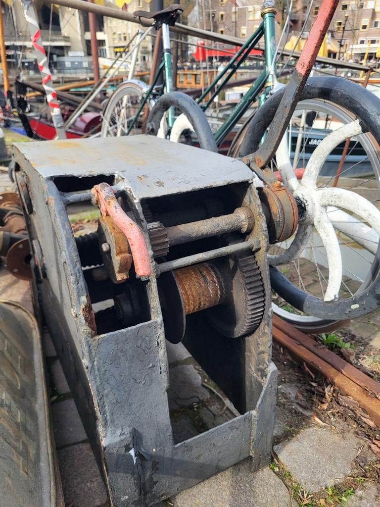 Historische dubbele zwaardlier/ankerlier voor platbodem, Watersport en Boten, Bootonderdelen, Gebruikt, Ankeren en Afmeren, Zeilboot