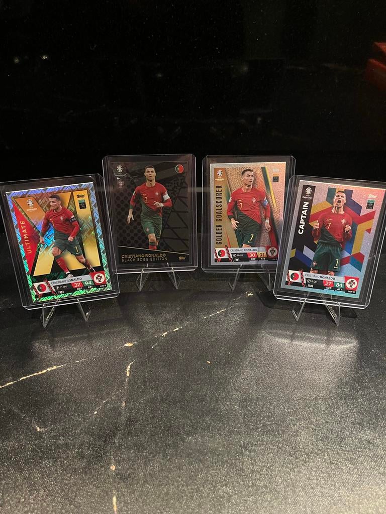 4 Ronaldo, topps match attax euro 2024, Hobby en Vrije tijd, Stickers en Plaatjes, Ophalen of Verzenden, Zo goed als nieuw, Meerdere plaatjes