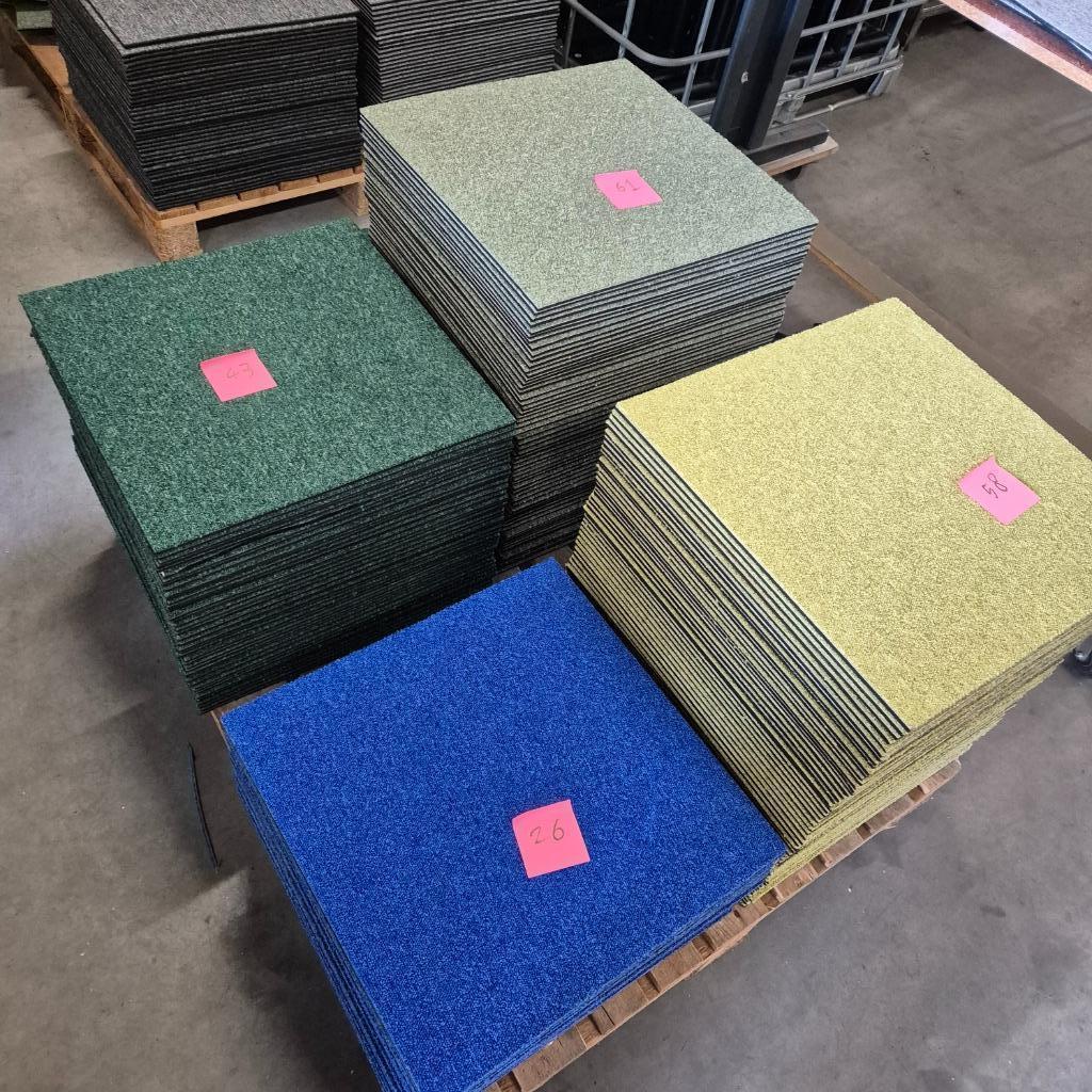 mooie partij ZGAN  PROJECT KWALITEIT tapijttegels kantoor, Ophalen, 75 m² of meer, Zo goed als nieuw, Grijs