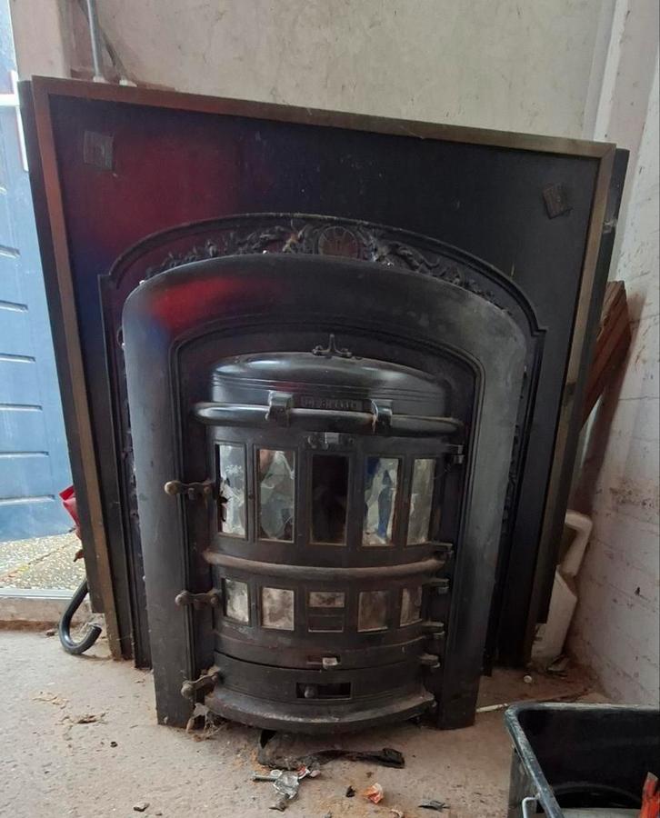 Antieke kolenkachel / houtkachel - gietijzer, Huis en Inrichting, Kachels, Gebruikt, Houtkachel, Hout, Ophalen