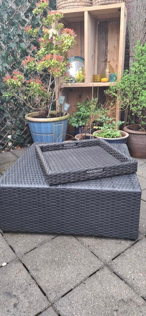 GRATIS Hocker / tafeltje wicker 75 X 75 incl dienblad, Ophalen, Gebruikt