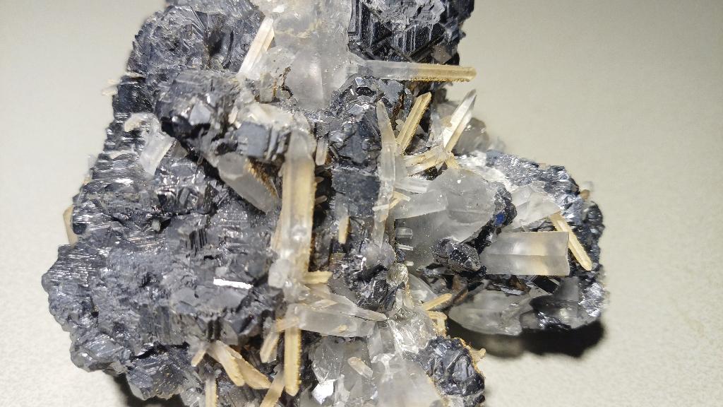 D52-20 Pyriet Kwartsnaalden Calciet Galeniet Mine Septemvre, Ophalen of Verzenden, Mineraal