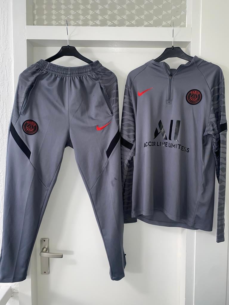 PSG Trainingspak Maat M - Klein gaatje in broek, Ophalen of Verzenden, Gebruikt