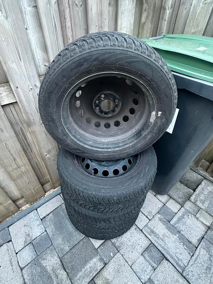 Nokian winterbanden op velg 175/65 R14, Auto-onderdelen, Banden en Velgen, Banden en Velgen, Winterbanden, 14 inch, 175 mm, Personenwagen