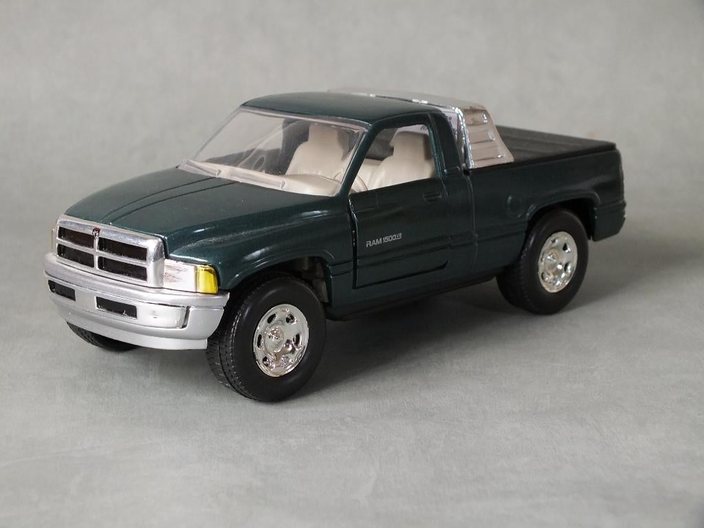 Dodge RAM 1500 SLT 2009 1:32, Ophalen of Verzenden, Zo goed als nieuw, Auto, Overige merken