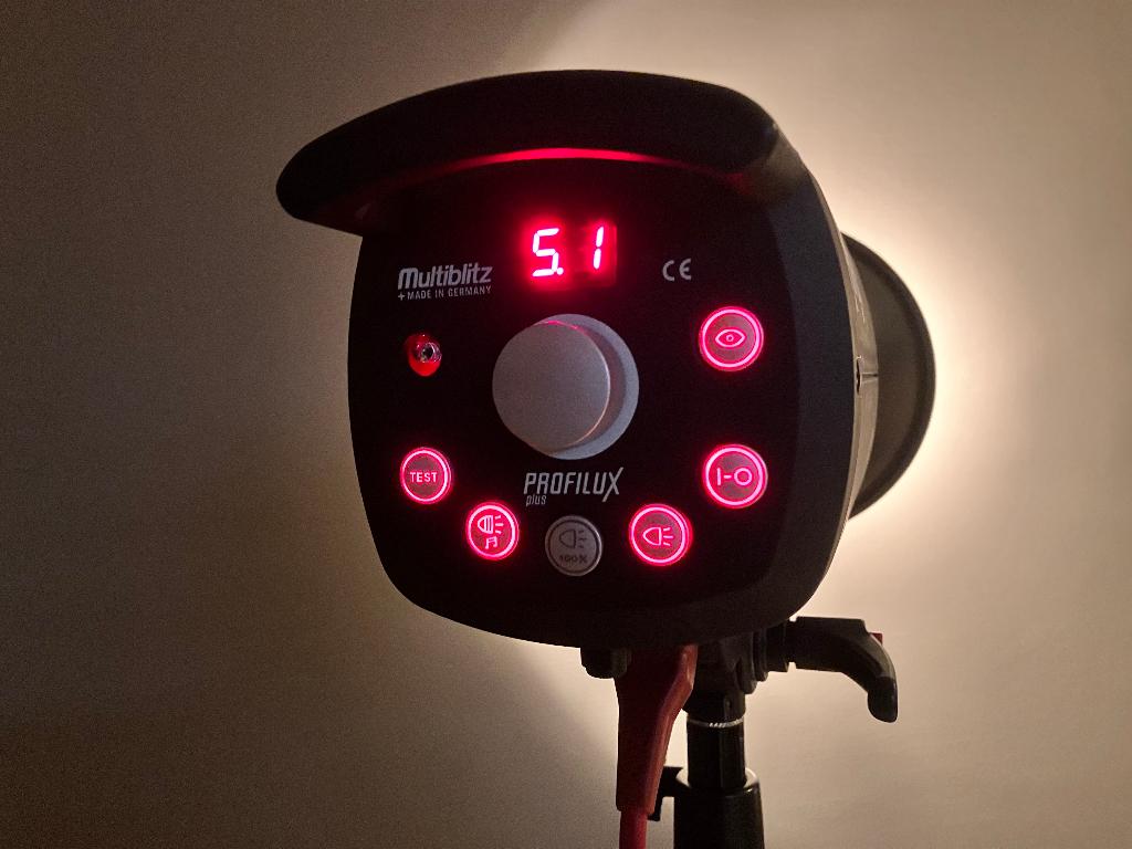 Multiblitz Profilux PLUS flitser met accessoires, Ophalen of Verzenden, Gebruikt, Overige merken, Kantelbaar