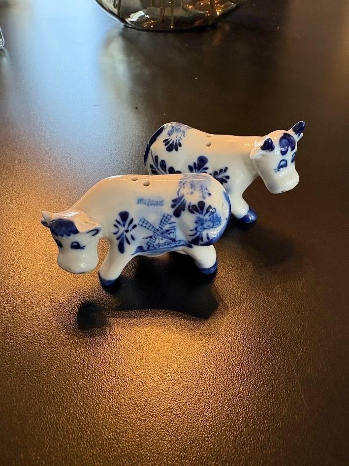 Delfts Blauwe peper- en zoutstelletjes in de vorm van koeien, Keramiek, Overige typen, Ophalen of Verzenden, Zo goed als nieuw