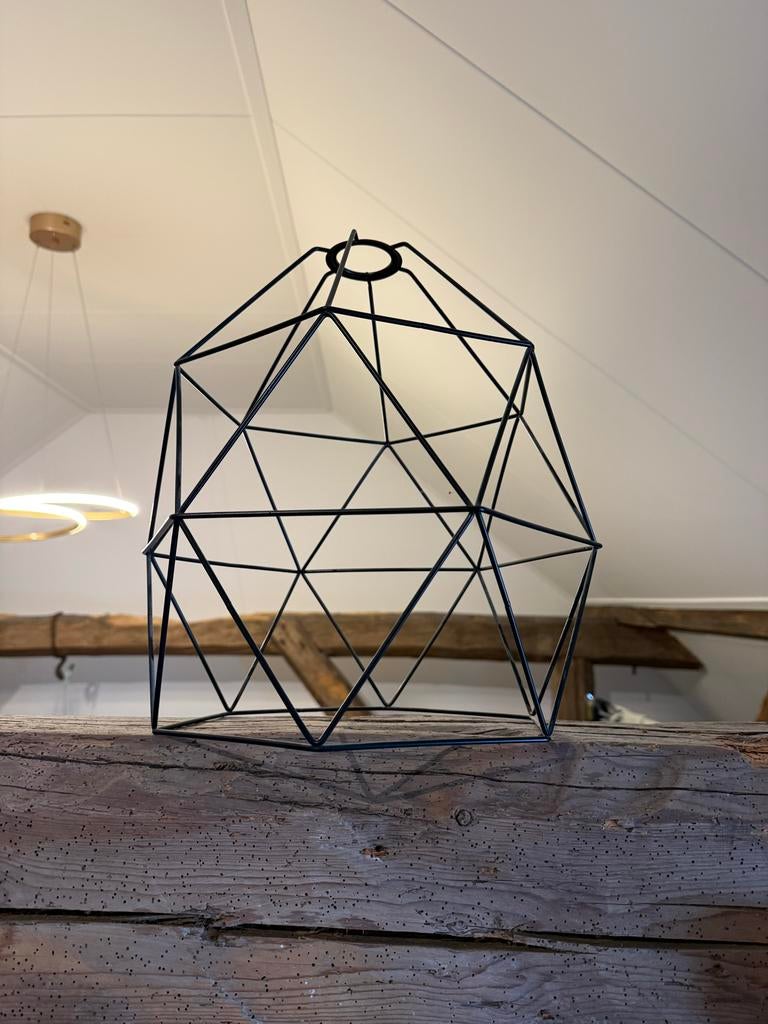 IKEA Lampenkap Zwart Draadframe Geometrisch Design, Huis en Inrichting, Lampen | Lampenkappen, Ophalen, 25 tot 50 cm, Zwart, Zo goed als nieuw
