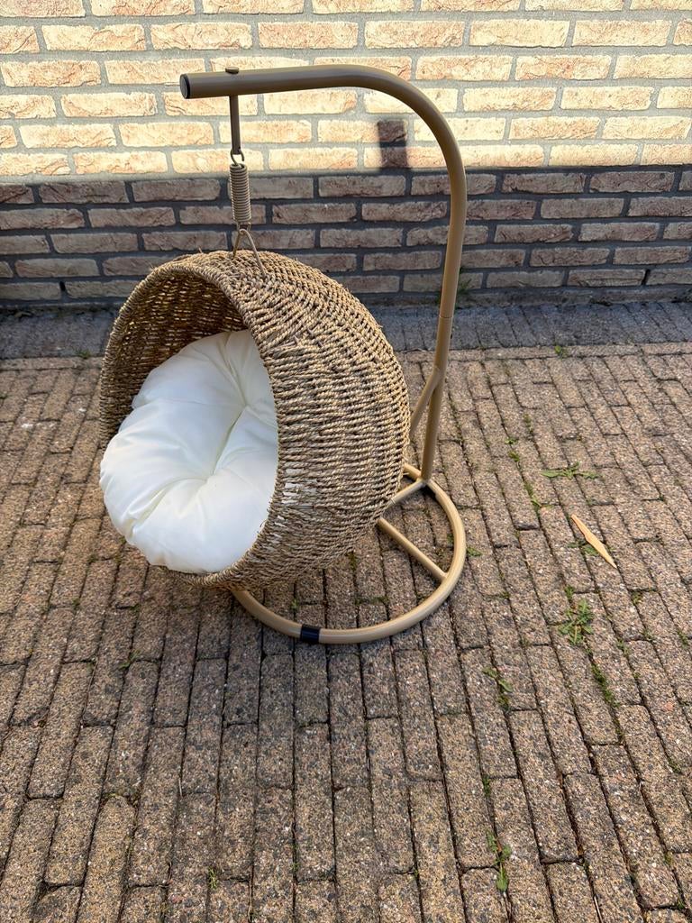 Katten mand, Ophalen, Nieuw