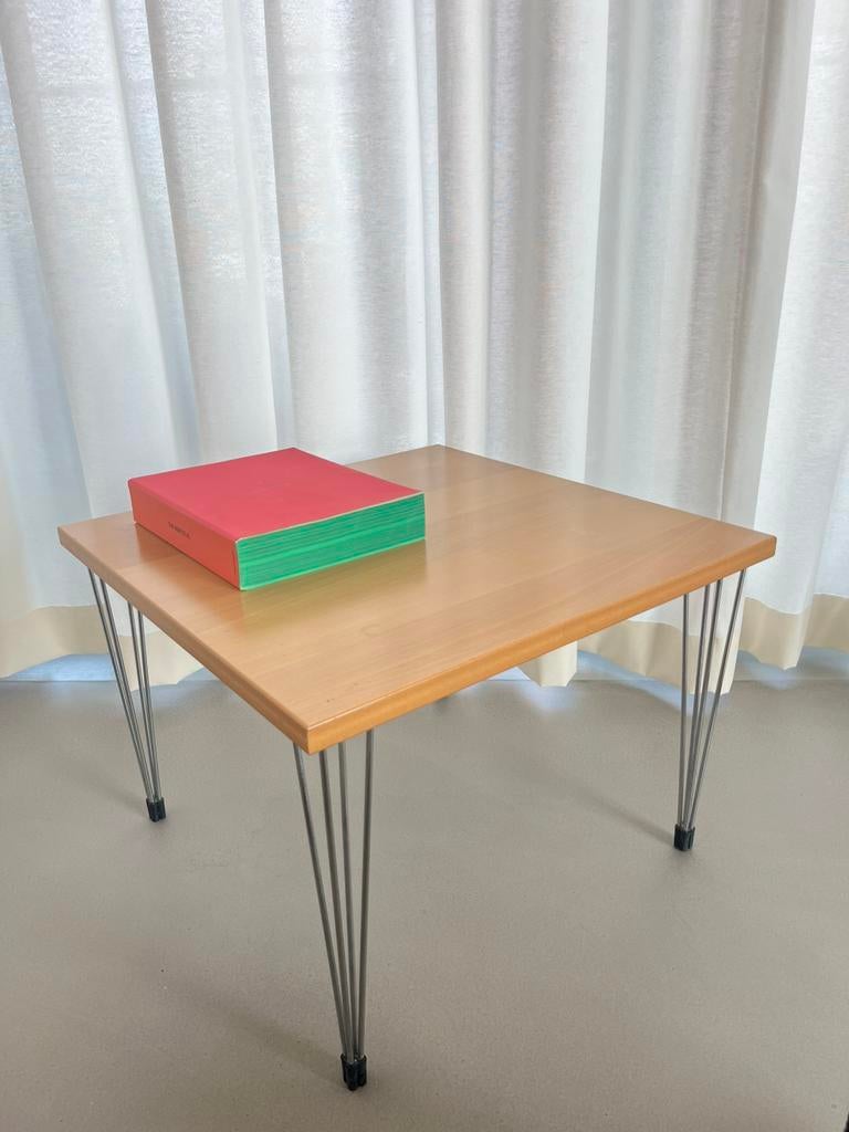 Vintage Pin Age Bijzettafel Arne Jacobsen voor Fritz Hansen, 45 tot 60 cm, Gebruikt, Metaal of Aluminium, Vierkant