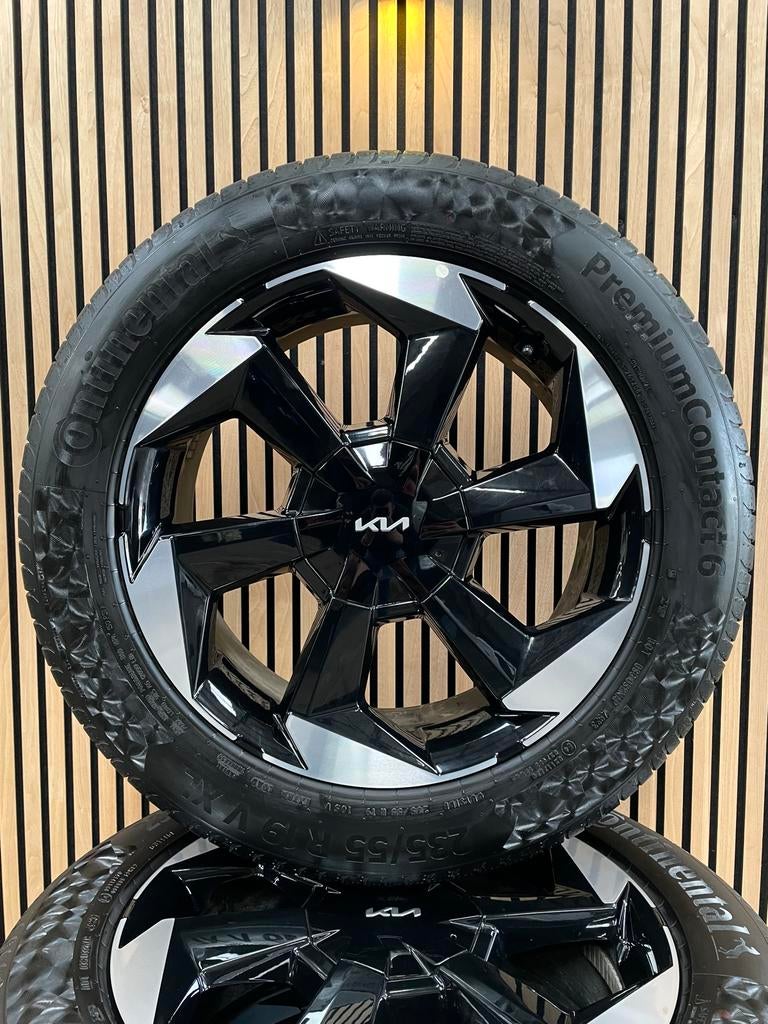 Kia Sorento 19inch velgen met Continental banden, Auto-onderdelen, Gebruikt, Banden en Velgen, 235 mm, Terreinwagen