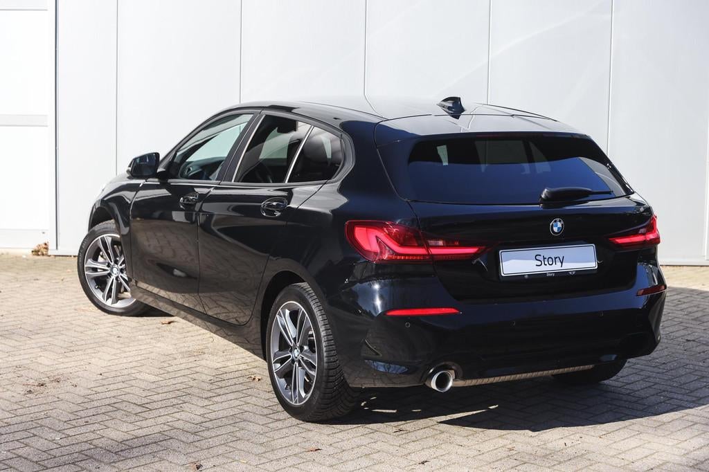 BMW 1 Serie 116i High Executive / Stoelverwarming / LED / Ge, 12 maanden, Gebruikt, Lederen bekleding, Zwart