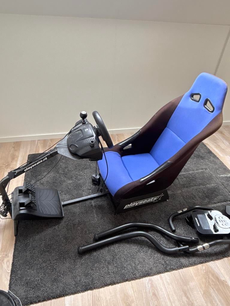 Playseat met Logitech G27 racestuur en pedalen, Ophalen, Gebruikt, 1 speler, Racen en Vliegen